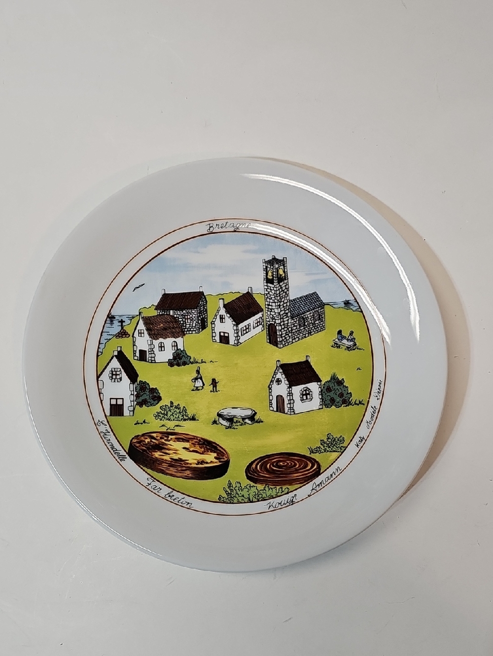 L'Hirondelle Bretagne Brittany France Village Scene - Pastries Porcelain Plate